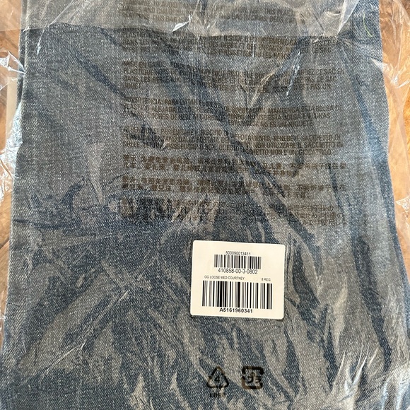 Old navy Courtney loose med jeans size 8 NWT - Picture 3 of 4